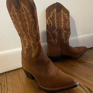 Justin’s brand cowboy boots! Very good condition. Only worn a few times!